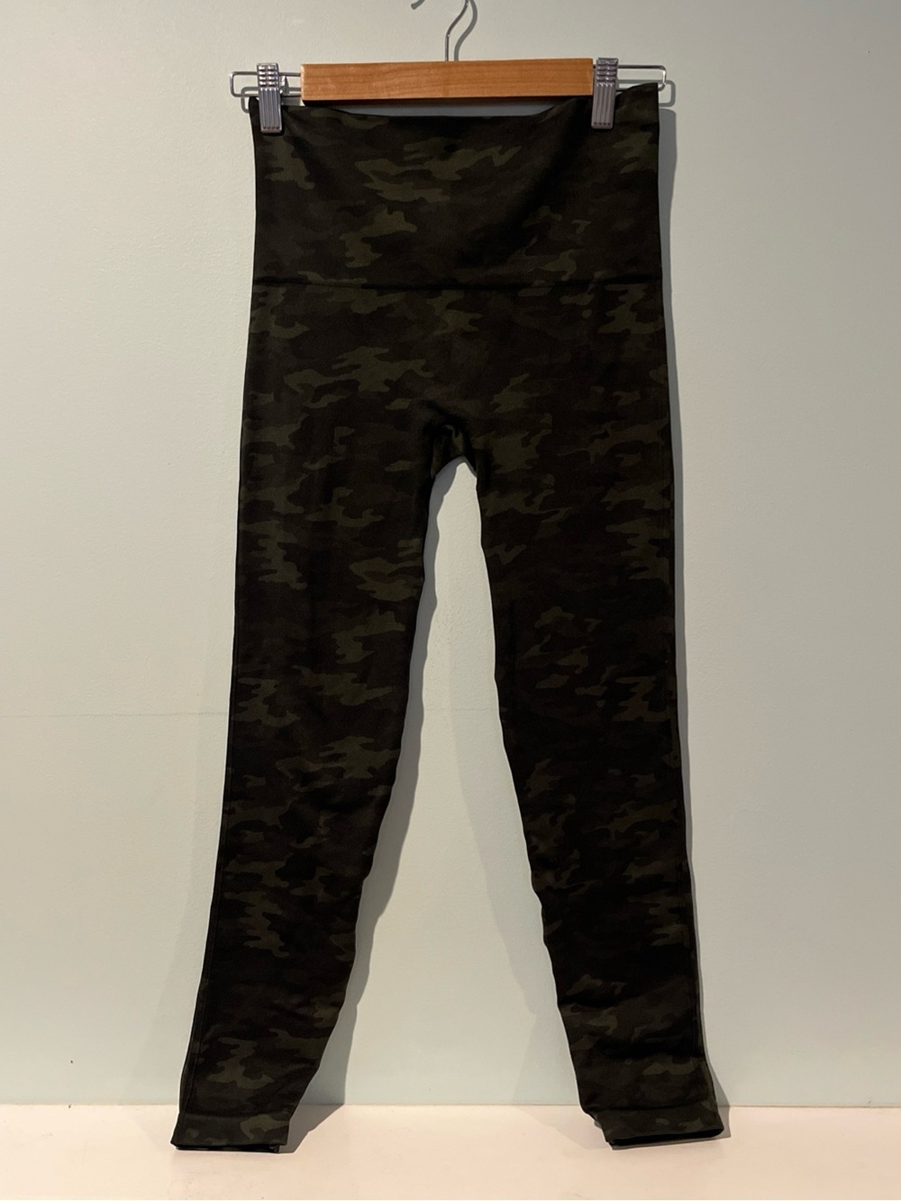 SPANX Women’s Look At Me Now Seamless Leggings Camo Green Yoga Gym Pants, Size L